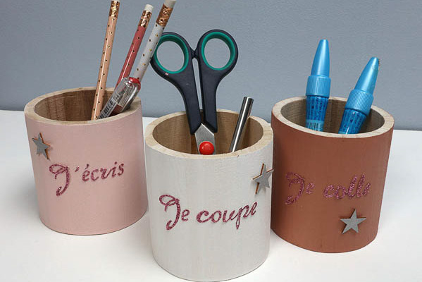 Pots à crayons en bois customisés