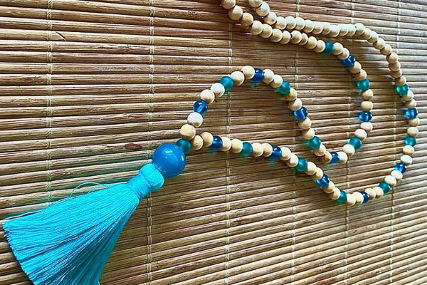 Sautoir perles bois naturel et turquoise